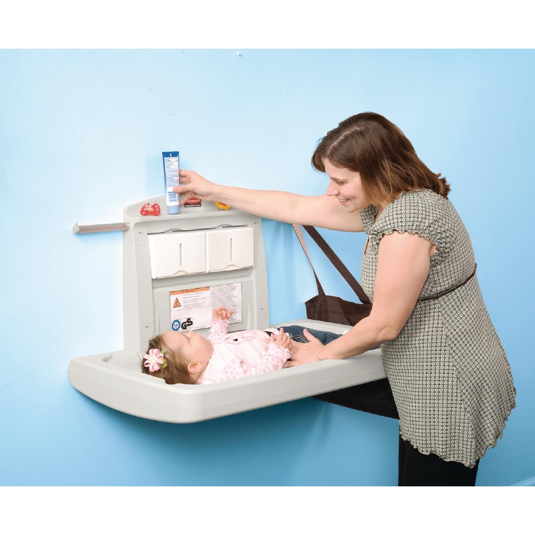 rubbermaid diaper changing station