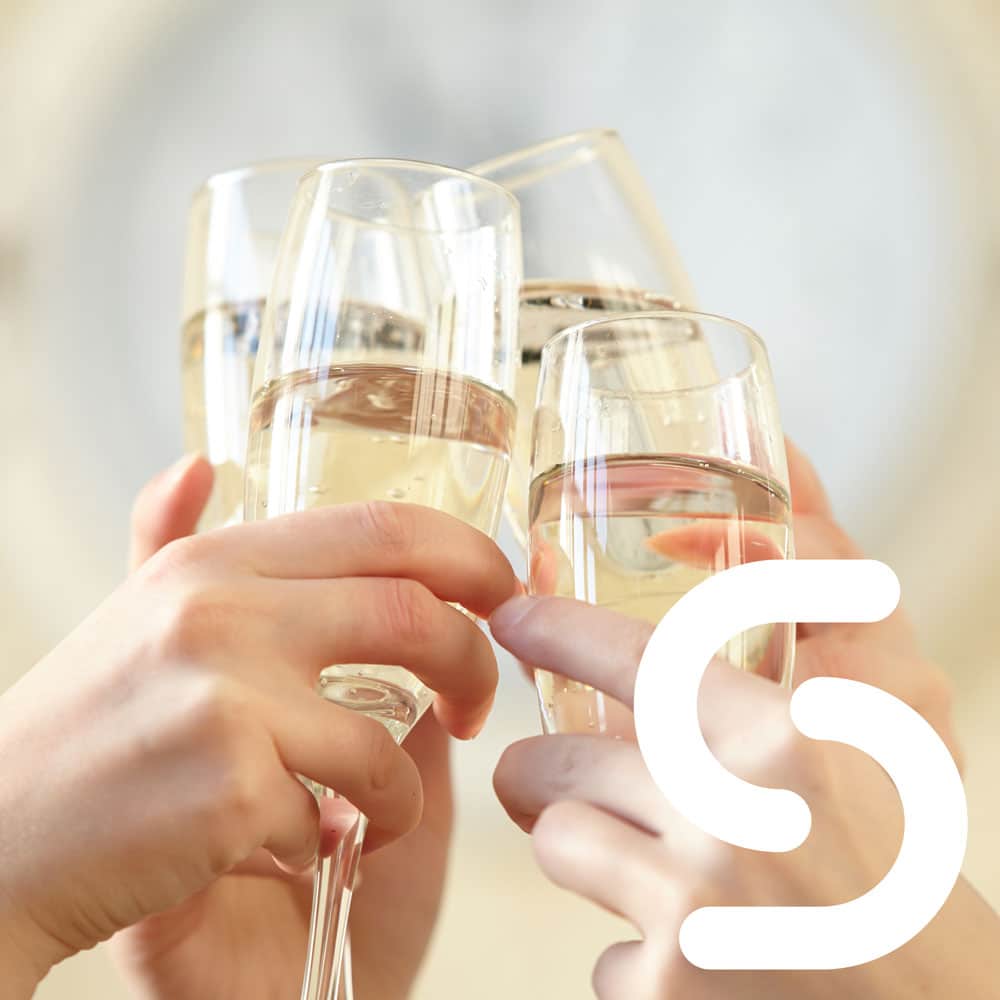 https://www.smartuk.net/wp-content/uploads/2023/06/The-History-Evolution-of-Champagne-Glassware.jpg