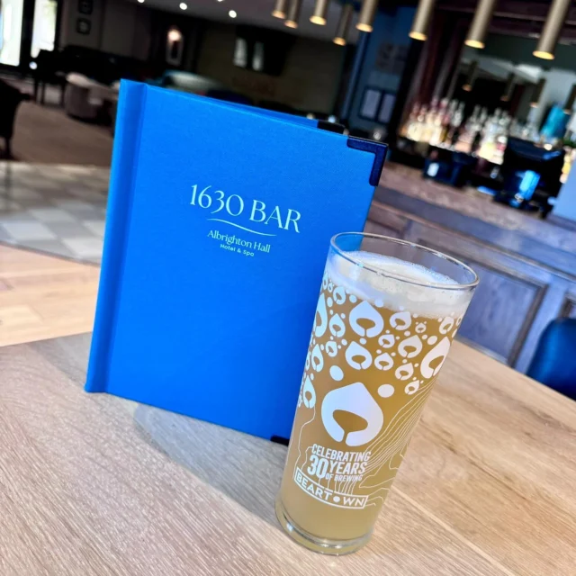 We love visiting our customers, @mercureshrewsburyalbrighton. It's always great to see our menus in action and enjoy a lovely pint while we're at it! 🔝

#menucovers #menucover #shrewsbury #buckram #localbusiness